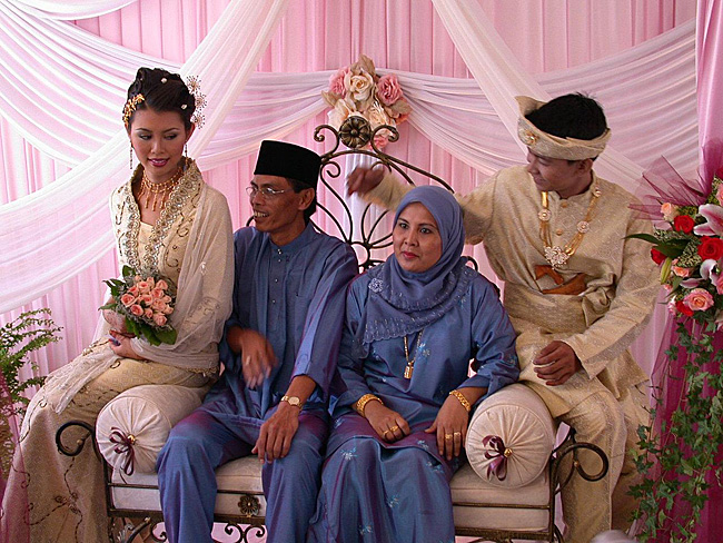 1280px-Malay_wedding_a