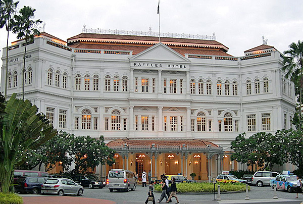 Raffles_Hotel,_frontage_a