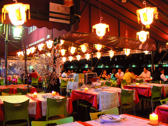 Clarke_Quay,_Singapore_(300946268)