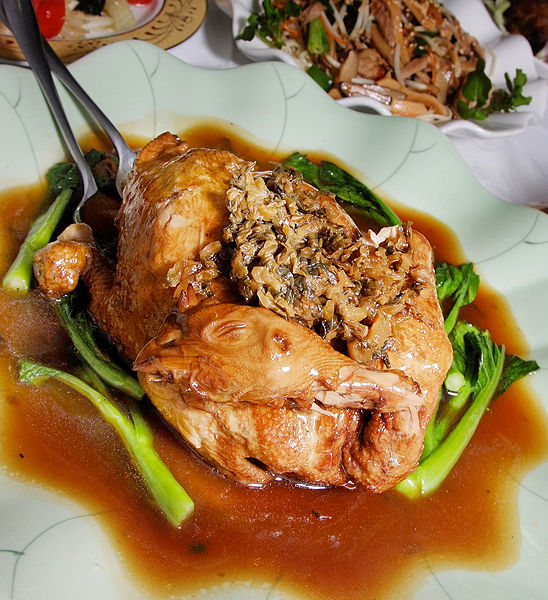 Emperor's_chicken_at_Zi_Yean_Restaurant,_Singapore_-_20090714